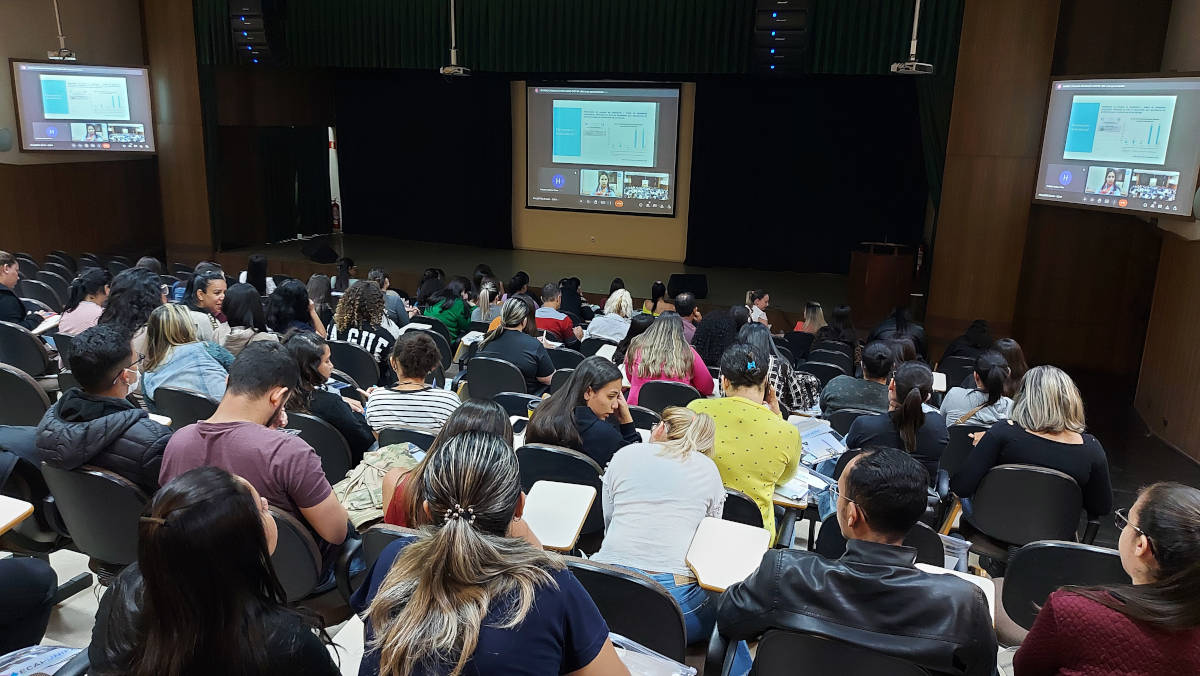 Apresentações de pôsteres no ECAP